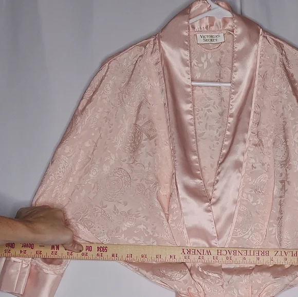 Vtg Victoria's Secret Satin Robe OSFM Jacquard Pink Satin Belted Short FLAW HOLE
